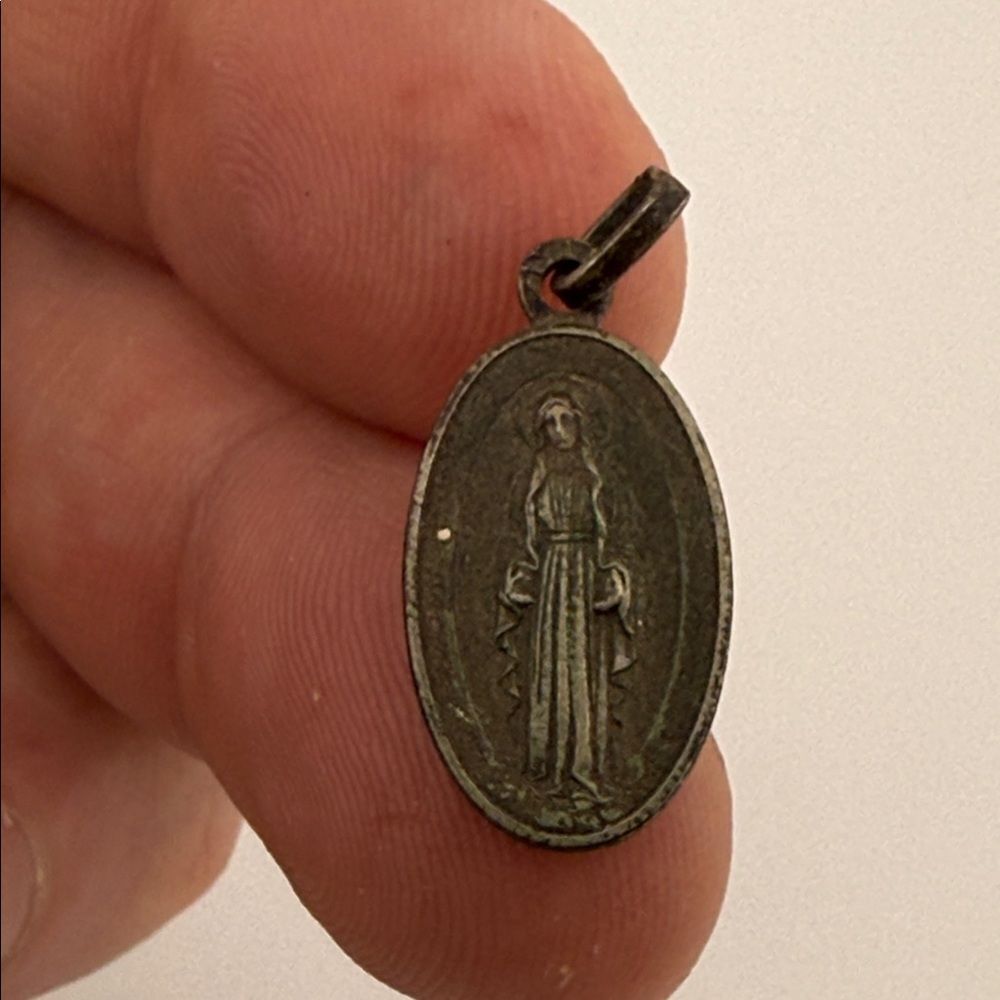Vintage Catholic MARIA REPARATRIX REFVGIVM PECCATORVM ORA NOBIS Pendant / Charm